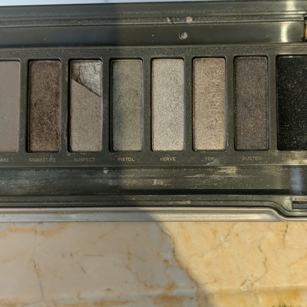 Eyeshadow - Picture 3 of 4